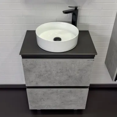 Купить Тумба Эдинбург бетон светлый с черн столещ умыв COMFORTY 9111 60 см, Comforty в интернет-магазине Akvilon.kz