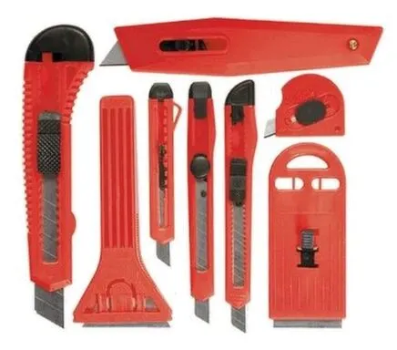 Купить Набор ножей, выдвижные лезвия, 9 мм-3 шт, 18 мм-2 шт, скребки 40 и 52 мм Matrix в интернет-магазине Akvilon.kz